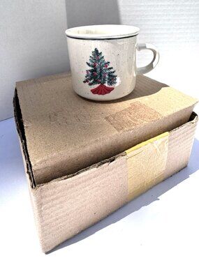 Set Of 4 Folk Craft Holiday Stoneware Mugs In Box Christmas Tree Red Accent